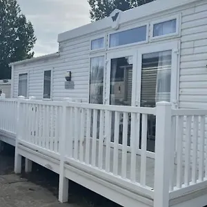 3 Bedroom Luxury Caravan Haven, Marton Mere Holiday home