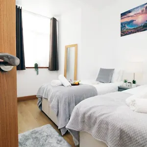 Perfectly Located Centre Apartment, Free Parking, Cable Tv And Wi-fi Apartment Cardiff